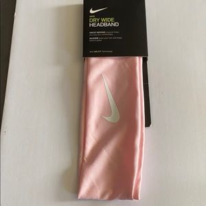 Nike Dry Wide Headband.